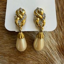 Load image into Gallery viewer, Infinity pearl drop earrings