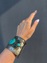 Load image into Gallery viewer, 1990s Western Turquoise-Style Cuf