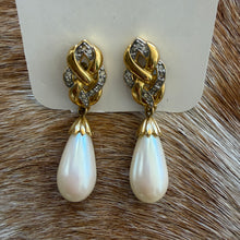 Load image into Gallery viewer, Infinity pearl drop earrings