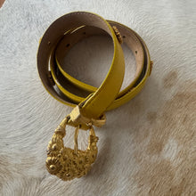 Load image into Gallery viewer, Vintage Escada Flower Belt