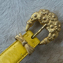 Load image into Gallery viewer, Vintage Escada Flower Belt