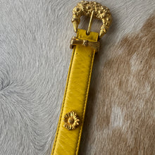 Load image into Gallery viewer, Vintage Escada Flower Belt