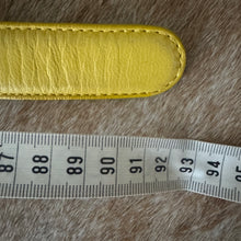 Load image into Gallery viewer, Vintage Escada Flower Belt