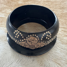 Load image into Gallery viewer, Handcrafted wooden bangle set