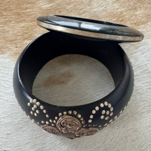 Load image into Gallery viewer, Handcrafted wooden bangle set