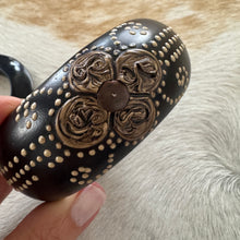 Load image into Gallery viewer, Handcrafted wooden bangle set