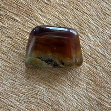 Load image into Gallery viewer, Vintage crystal brooch