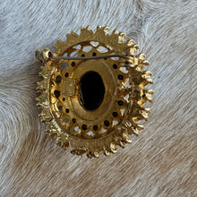 Load image into Gallery viewer, Vintage Medallion Brooch