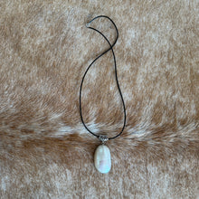 Load image into Gallery viewer, Ariel Shell Pendant 🧜♀️