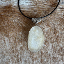 Load image into Gallery viewer, Ariel Shell Pendant 🧜♀️