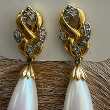 Load image into Gallery viewer, Infinity pearl drop earrings
