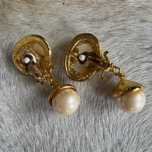 Load image into Gallery viewer, Regency inspired pearl &amp; gold drop earrings
