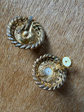 Load image into Gallery viewer, "Biagi by Swank" 1980’s Twisted Rope Pearl Button Clip-Ons
