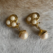 Load image into Gallery viewer, Regency inspired pearl &amp; gold drop earrings
