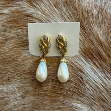 Load image into Gallery viewer, Infinity pearl drop earrings
