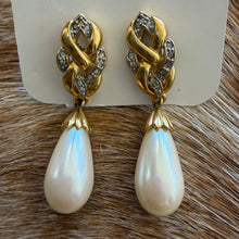 Load image into Gallery viewer, Infinity pearl drop earrings
