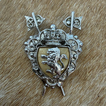 Load image into Gallery viewer, Vintage Crest Brooch
