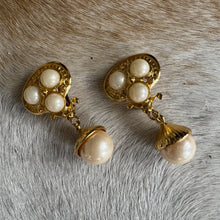 Load image into Gallery viewer, Regency inspired pearl &amp; gold drop earrings
