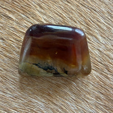 Load image into Gallery viewer, Vintage crystal brooch
