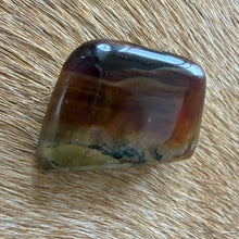 Load image into Gallery viewer, Vintage crystal brooch
