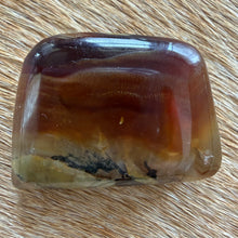 Load image into Gallery viewer, Vintage crystal brooch
