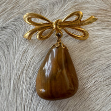 Load image into Gallery viewer, Vintage Agate Brooch

