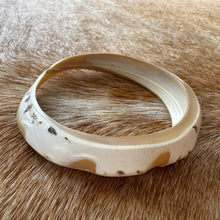 Load image into Gallery viewer, Carved Shell Bangle
