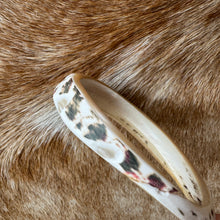 Load image into Gallery viewer, Carved Shell Bangle
