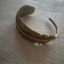 Load image into Gallery viewer, La Fayette Feather Cuff
