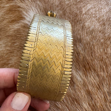 Load image into Gallery viewer, Amazonia Cuff
